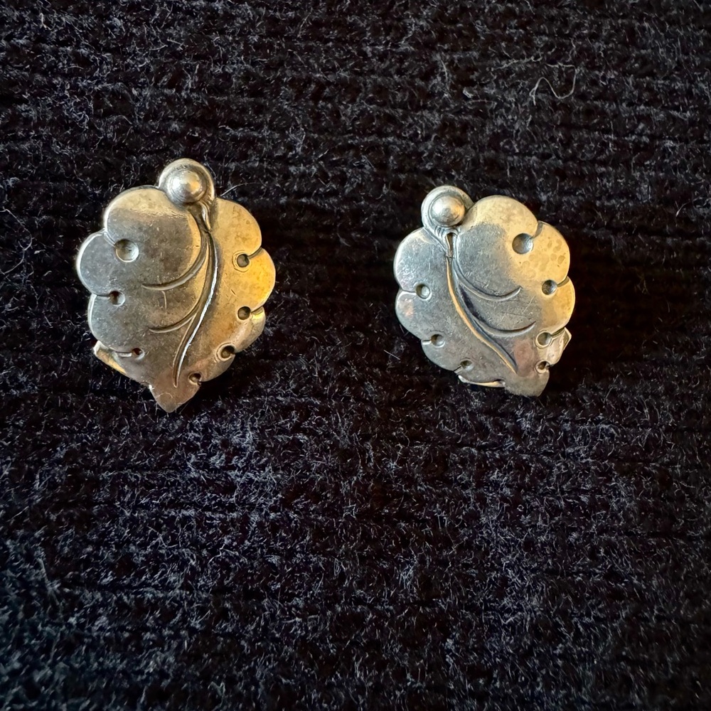 STUNNING LEAF DESIGN VINTAGE DANISH 925 SILVER CLIP EARRINGS